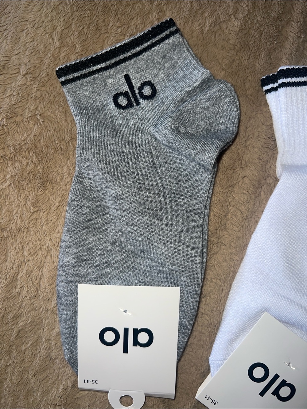 ALO Yoga Women’s Ankle Socks - Grey & White with Black Logo 2 Pairs - Picture 2 of 5